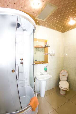 Гостиница Боярд Уссурийск Номер эконом с 1 двуспальной кроватью-2