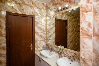 Гостиница Боярд Уссурийск Номер эконом с 1 двуспальной кроватью-5