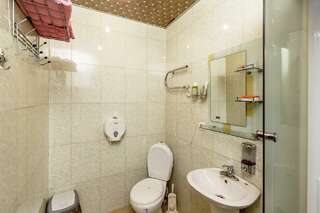 Гостиница Боярд Уссурийск Номер эконом с 1 двуспальной кроватью-2