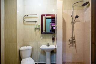 Гостиница Боярд Уссурийск Номер эконом с 1 двуспальной кроватью-8