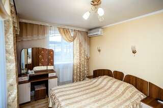 Гостиница Боярд Уссурийск Номер эконом с 1 двуспальной кроватью-8